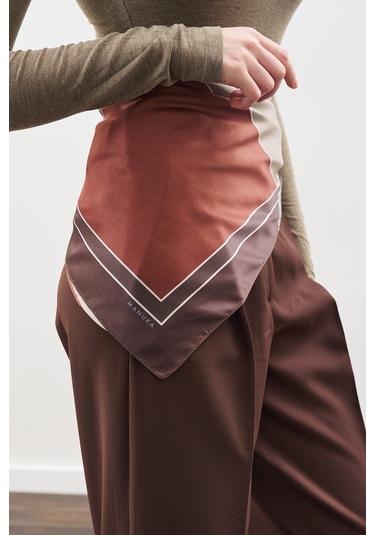 Desenli Orta Boy Saten Fular Nera-yeşil Nera-yeşil