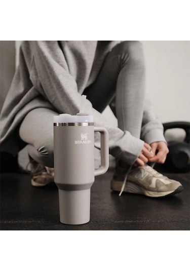 Stanley Quencher Pipetli Paslanmaz Çelik Vakum Yalıtımlı Termos Bardak 1.18 L