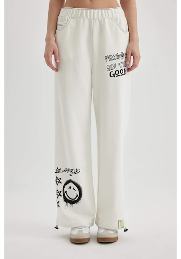 Defacto Coool SmileyWorld Wide Leg Geniş Bol Paça Cepli Ayarlanabilir Lastikli Eşofman Altı C5510AX24SPWT32 Beyaz Defacto Coool SmileyWorld Wide Leg Geniş Bol Paça Cepli Ayarlanabilir Lastikli Eşofman Altı C5510AX24SPWT32 Beyaz