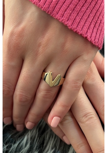 Fiyonk Kuyumculuk 14 Ayar Altın Taşsız V Harfli Yüzük 001