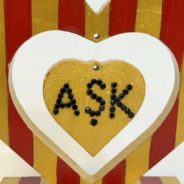 Uretti - Hülya 6683 1524 Sarı Kırmızı El Yapımı Çizgili Kalp Şeklinde Dekoratif / Hediyelik Obje 1 Adet