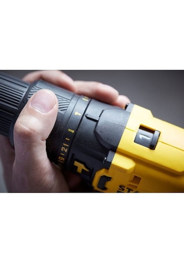 Stanley Fatmax SCD711C2K 18V 1.5AH V20 Li-Ion Çift Akülü Darbeli Matkap