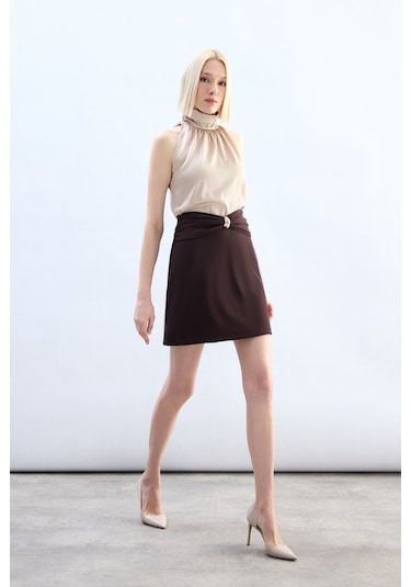 Sateen Bel Aksesuarlı Mini Etek - Kahve-136788 Kahve