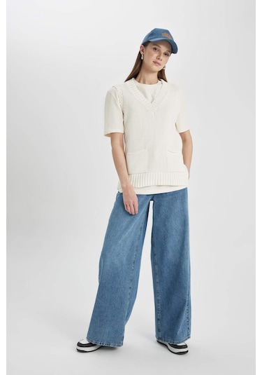 Defacto Regular Fit V Yaka Triko Süveter B8371AX24SPER133 Ekru