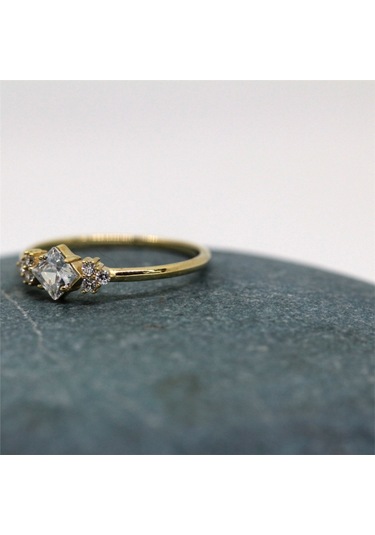 Tria Altın Yüzük-Kare Taşlı Tria Tasarım 14 Ayar Altın Yüzük-Mode