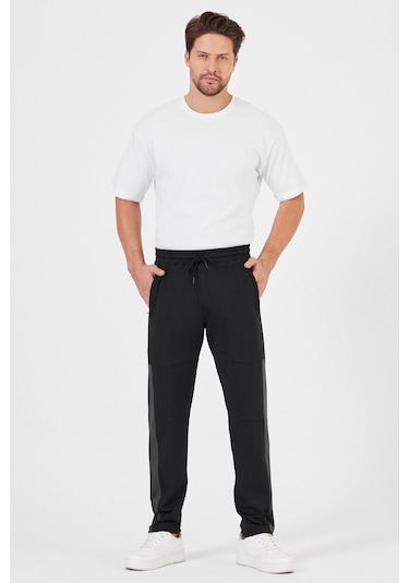 Erkek Siyah Standart Fit Normal Kesim Düz Paça Cepli Rahat Jogger Eşofman Altı Siyah