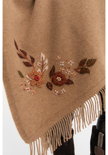 Desen Triko Kadın Papatya İşlemeli Püsküllü Yün Şal 24028 V. Camel V. Camel