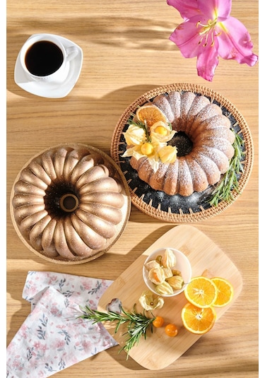 Karaca  Cake Pro Lina Döküm Kek Kalıbı Gold 25,5 cm