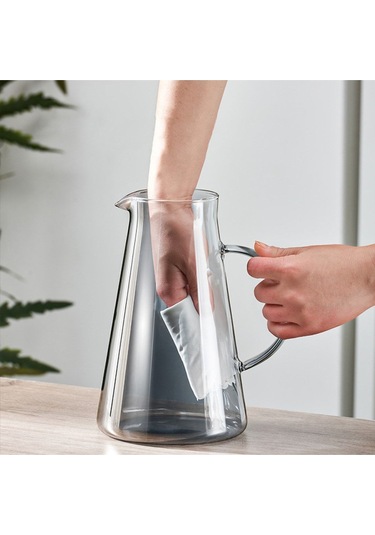 Qerhome Borosilikat Cam Metal Kapaklı Lüks Sürahi 1900 Ml Füme