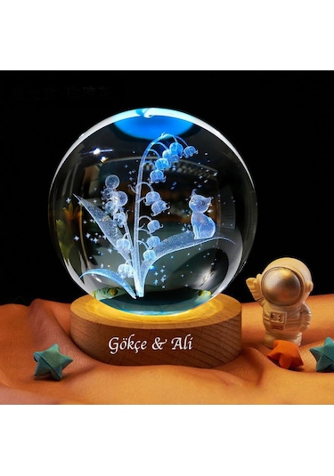 İsme Özel Işıklı Ahşap Kaideli Sevimli Kedi Cam Küre 8cm 6cm