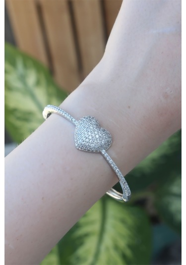 Vip Seri Pirinç Zirkon Taşlı Gümüş Renk Kalp Model Kelepçe Gümüş