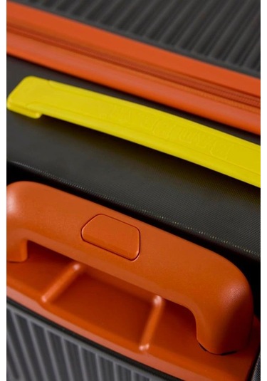 Bad Bear Logo Suitcase 23.01.80.002kg Koyu Gri Orta Boy Tekerlekli Abs Valiz 64 Lt. Koyu Gri