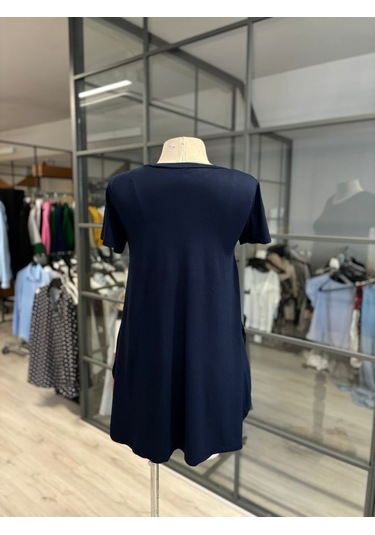 Kadın Türlü Viskon Kumaş Yırtmaç Detaylı Bluz Lacivert