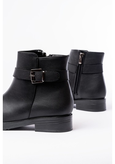 165-204/1 Siyah Toka Aksesuarlı Fermuarlı Günlük Kadın Bot Beyaz