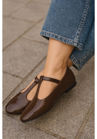 Siyah Süet T-strap Mary Jane Tasarım Babet Kahverengi