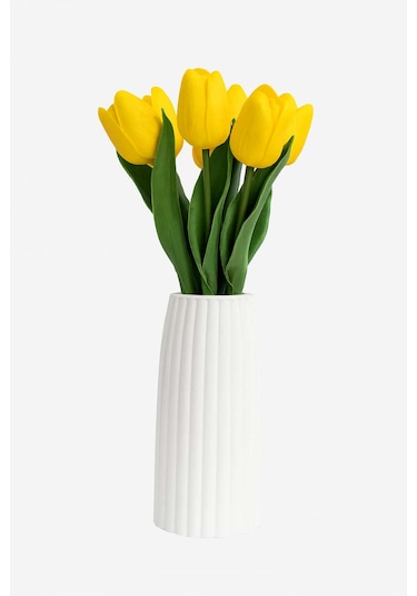 Vazoda Islak Görünümlü Yapay Sarı Laleler Modern Dekor Aranjmanı Vazo + 8 Li Güller Beyaz