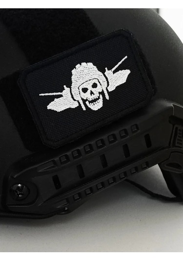 Foto Prınt Cırtcırtlı Armalı Rusya Federasyonu Silahlı Kuvvetleri Zırhlı Birlikler Tankçu Parçası 246057140