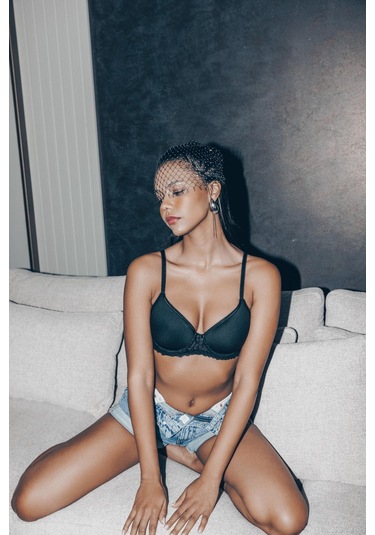 Victoria Siyah Balenli Dantelli Dolgusuz Toparlayıcı Balkonet Sütyen siyah