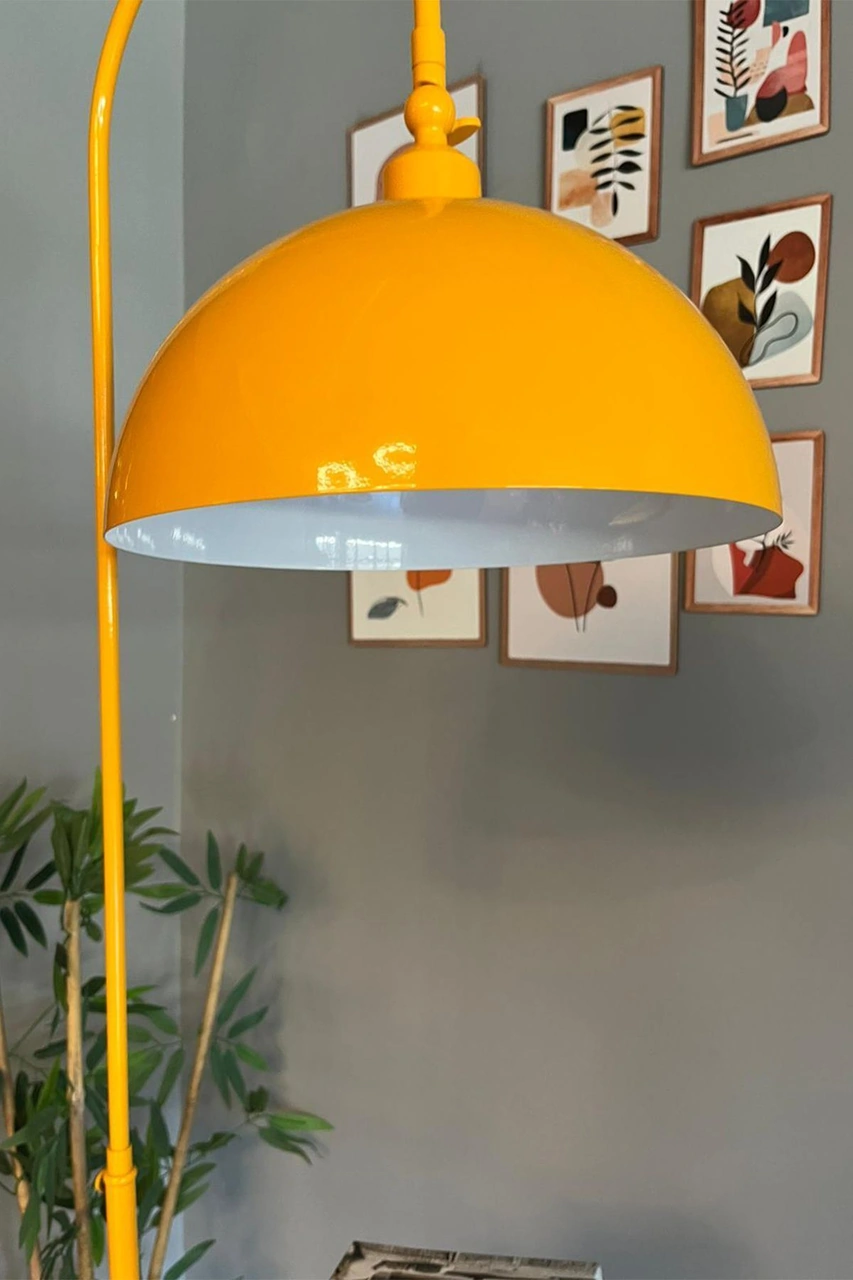 Sarı Lambader Hareketli Başlık Sehpalı Modern Dekoratif Metal Oturma Odası Çalışma Odası Sarı