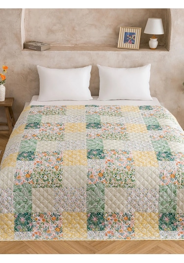 Karışık Çiçek Desenli Yatak Örtüsü 200x220 Cm Çok Renkli