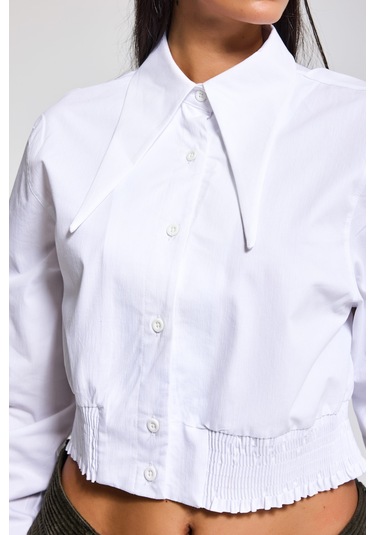 Itsbasic Kadın Beyaz Renk Crop Fit Yaka Detaylı Özel Tasarım Gömlek