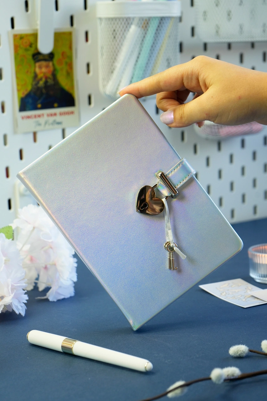 Kilitli Günlük,defter-metalik- Kutulu 13x18 Cm. Hush Hush Gümüş