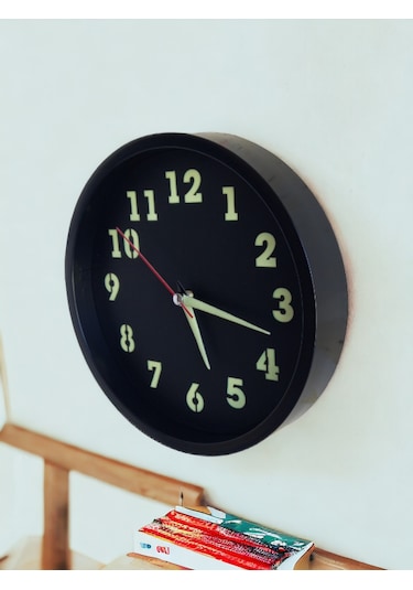 Fosforlu Gece Görünen Siyah Duvar Saati Çap 22 Cm Camsız K1 Siyah