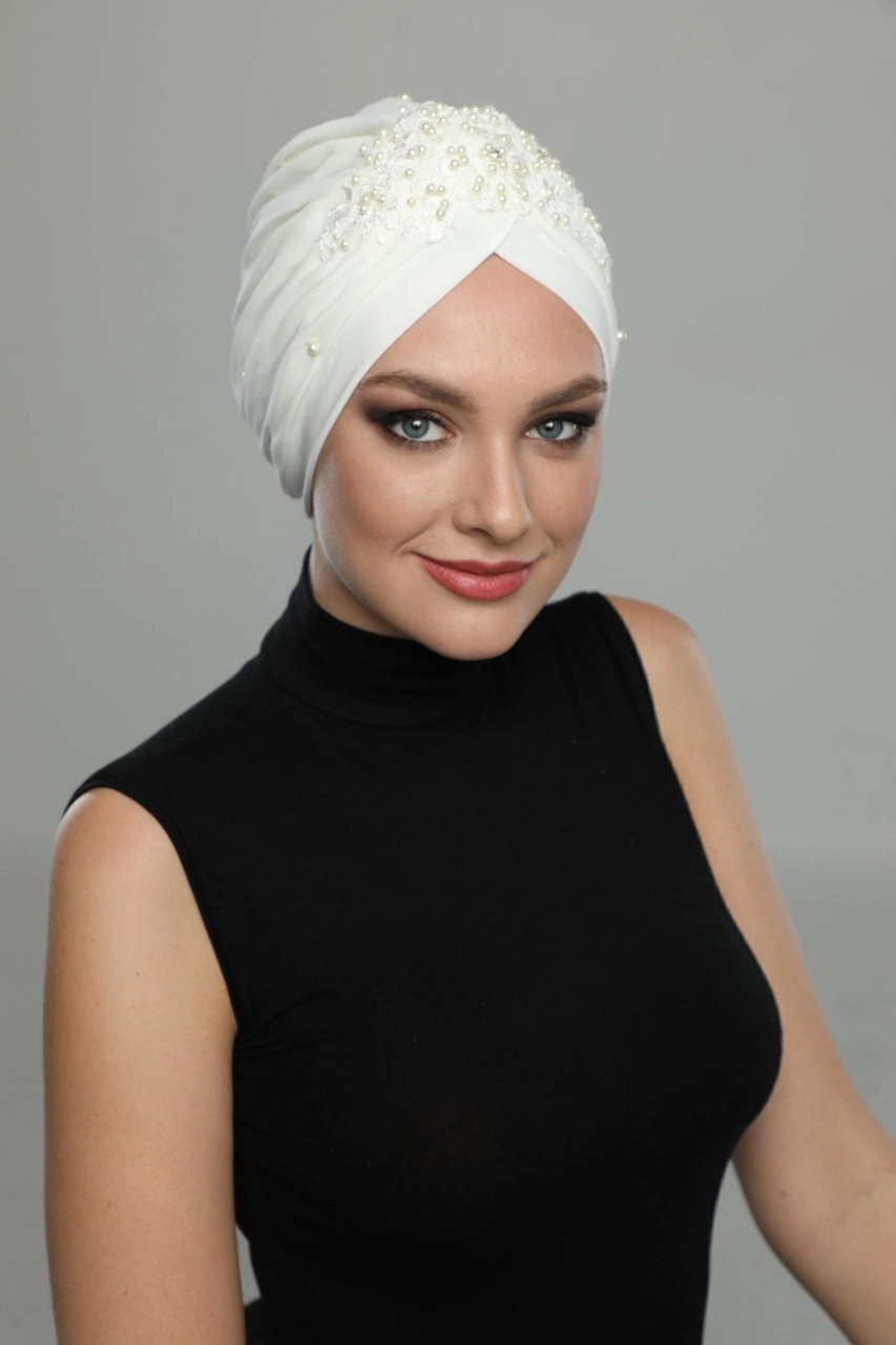 Kopma Astarlı Işlemeli Krem Dantel Motifli Hazır Türban Tesettür Abiye Bone Krem Dantel