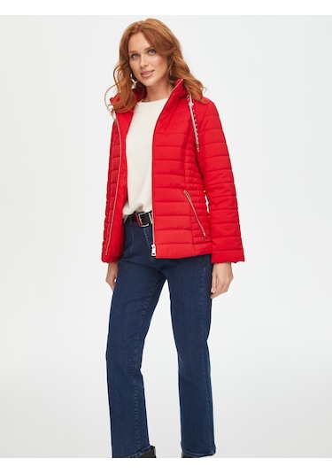 İçi Slogan Baskı Detaylı Renkli Kordonlu Kapitone Mont 69436 U6943641 Kırmızı
