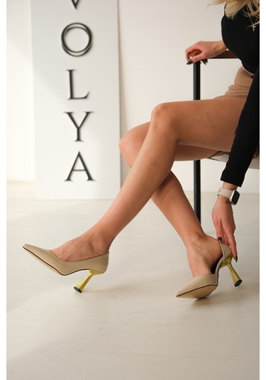 Scarlet Bej Kırışık Rugan 8cm Topuk Boyu Günlük Kullanım Stiletto Bej