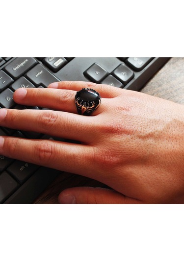 925 Ayar Gümüş Siyah Oniks Taşlı Akrep Figürlü Oval Erkek Yüzük