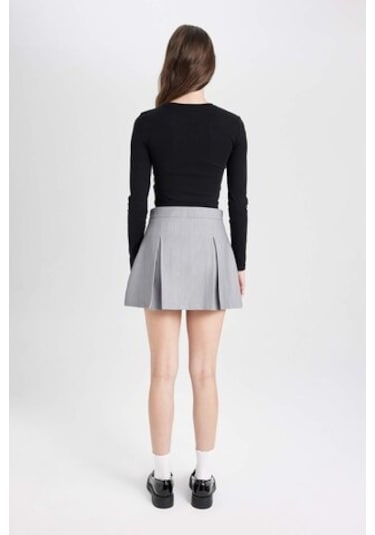 Defacto Coool Yüksek Bel Basic Düz Pamuk Yan Fermuar Kapamalı Mini Şort Etek C7581ax24augr28 Gri Defacto Coool Yüksek Bel Basic Düz Pamuk Yan Fermuar Kapamalı Mini Şort Etek C7581ax24augr28 Gri