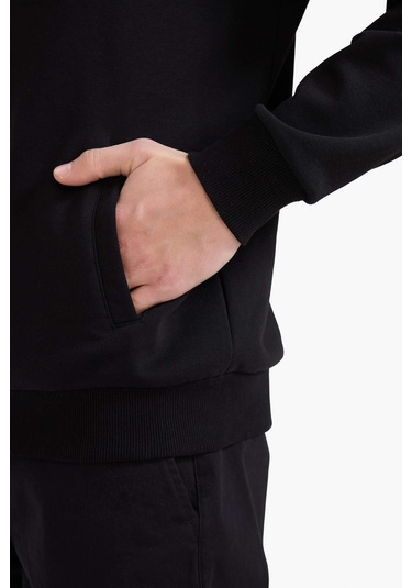 DeFacto Comfort Regular Fit Rahat Kalıp Dik Yaka Cepli Basic Düz Fermuarlı Sweatshirt A5276AX25SPBK81