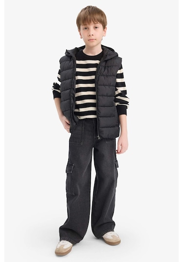 Defacto Erkek Çocuk Su İtici Kapüşonlu Fermuarlı Şişme Yelek E7497a825aubk27 Siyah
