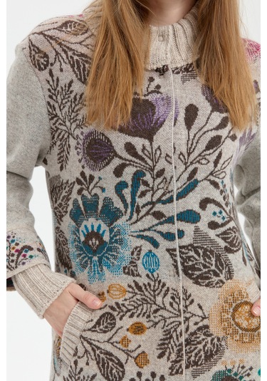 Kadın Dik Yaka Önü Renkli Çiçekli Uzun Yün Kaban V.bej V.bej