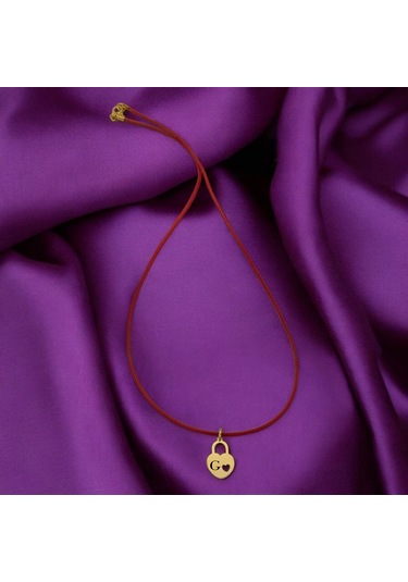 G Harfine Özel Kalp Figürlü 14 Ayar Altın Plakalı Kırmızı Bağlıklı Hediyelik Kolye-633harf G