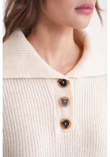 6900 Kadın Düğmeli Devrik Yaka Triko Kazak Naturel Naturel
