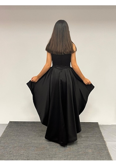 Kız Çocuk Abiye Siyah Saten Asimetrik Yaka Taş Kordon Detaylı Askılı Önü Kısa Kuyruklu Abiye Elbise 10-15 Yaş Siyah