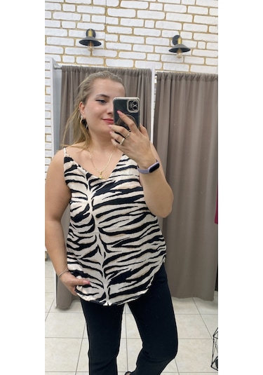Tuba Toptaş Saten Bluz Zebra Desen Renkli