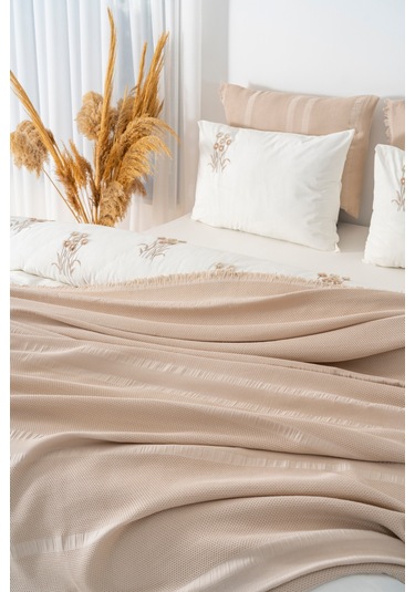 Amara Cappuccino Nakışlı Çift Kişilik %100 Pamuklu Nevresimli Pike Seti - 7 Parça Çeyiz Seti Cappuccino