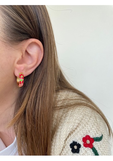 Renkli Kırmızı Çiçek Desenli Gold Kararmaz Çelik Halka Küpe Gold