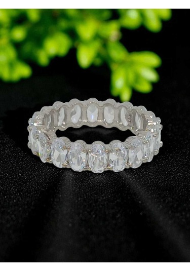 925 Ayar Gümüş Tam Tur Oval Taşlı Yüzük Işıltılı Ve Gösterişli Tasarım Gümüş