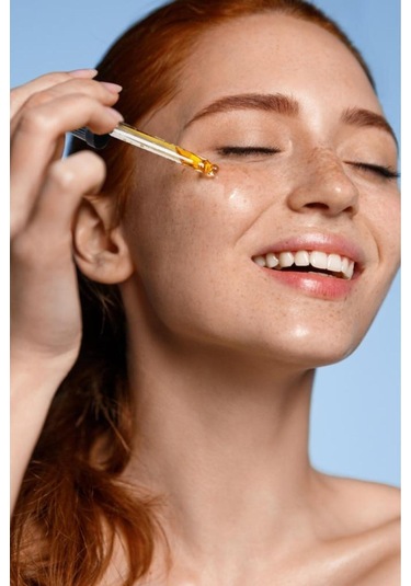 Bade Natural Kuşburnu Çekirdeği İçerikli Aydınlatıcı ve Leke Karşıtı Göz Serumu 15 ML