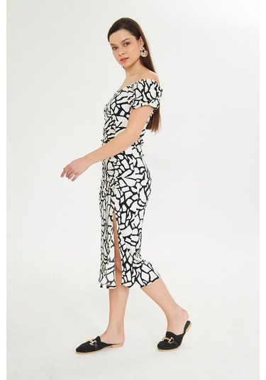 Siyah Beyaz Desenli Kalp Yaka Yirtmacli Elbise Siyah