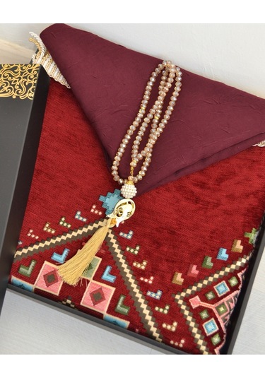 Çeyizlik Hediyelik Seccade Eşarp Tesbih Set Kilim Desenli Kadife Astarlı Seccade, Eşarp, Kristal Tesbih Özel Kutulu Lüks Hediye Seti Bordo