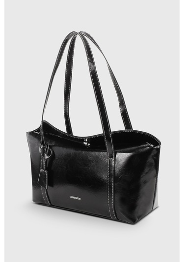 Rugan Siyah Kapaklı Bowling Omuz Çantası 270 Rugan Siyah