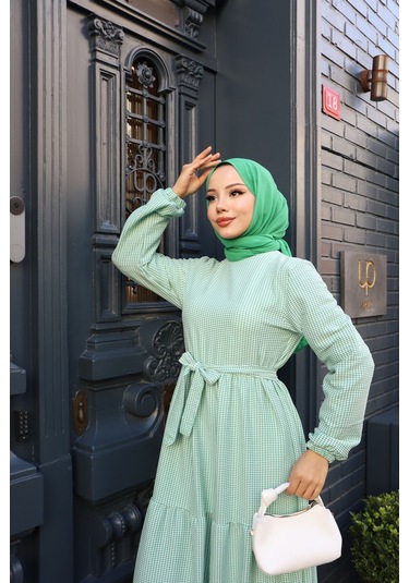 Kadın Yeşil Küçük Kareli Kat Kat Kuşaklı Uzun Gofre Kumaş Tesettür Elbise 0226 Yeşil