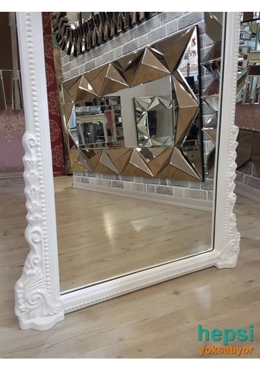 Matmazel Model Beyaz Renk Varaklı Ayaklı Boy Aynası