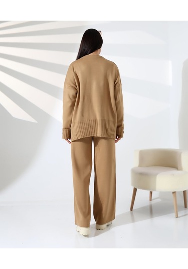 Rahat Kalıp Kol Detaylı Triko Takım Kamel
