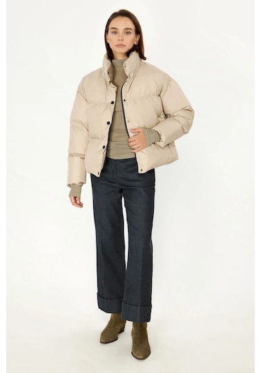 İçi Astarlı Su Ve Rüzgar Geçirmez Cepli Dik Yaka Kadın Mont Bej